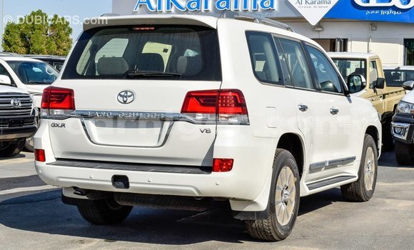 Sayi Imported Toyota Land Cruiser White Babbar mota in Import - Dubai a Agadez Sayi Imported Toyota Land Cruiser White Babbar mota in Import - Dubai a Agadez