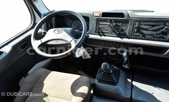 Sayi Imported Toyota Coaster White Mota in Import - Dubai a Agadez Sayi Imported Toyota Coaster White Mota in Import - Dubai a Agadez