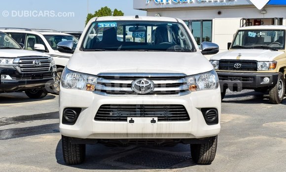 Sayi Imported Toyota Hilux White Mota in Import - Dubai a Agadez Sayi Imported Toyota Hilux White Mota in Import - Dubai a Agadez