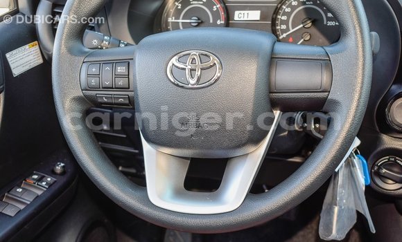Sayi Imported Toyota Hilux White Mota in Import - Dubai a Agadez Sayi Imported Toyota Hilux White Mota in Import - Dubai a Agadez
