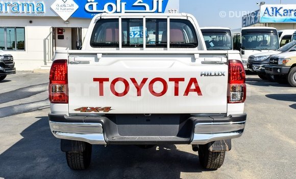 Sayi Imported Toyota Hilux White Mota in Import - Dubai a Agadez Sayi Imported Toyota Hilux White Mota in Import - Dubai a Agadez