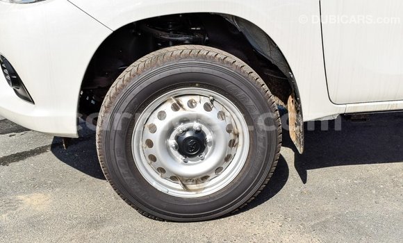 Sayi Imported Toyota Hilux White Mota in Import - Dubai a Agadez Sayi Imported Toyota Hilux White Mota in Import - Dubai a Agadez