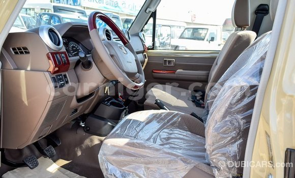 Sayi Imported Toyota Land Cruiser Beige Babbar mota in Import - Dubai a Agadez Sayi Imported Toyota Land Cruiser Beige Babbar mota in Import - Dubai a Agadez