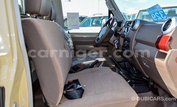 Sayi Imported Toyota Land Cruiser Beige Babbar mota in Import - Dubai a Agadez Sayi Imported Toyota Land Cruiser Beige Babbar mota in Import - Dubai a Agadez