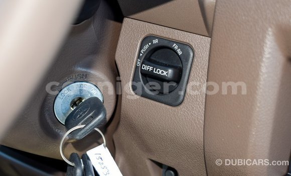 Sayi Imported Toyota Land Cruiser Beige Babbar mota in Import - Dubai a Agadez Sayi Imported Toyota Land Cruiser Beige Babbar mota in Import - Dubai a Agadez