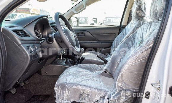Sayi Imported Mitsubishi L200 White Mota in Import - Dubai a Agadez Sayi Imported Mitsubishi L200 White Mota in Import - Dubai a Agadez