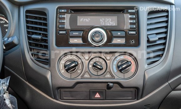 Sayi Imported Mitsubishi L200 White Mota in Import - Dubai a Agadez Sayi Imported Mitsubishi L200 White Mota in Import - Dubai a Agadez