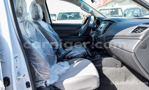 Sayi Imported Mitsubishi L200 White Mota in Import - Dubai a Agadez Sayi Imported Mitsubishi L200 White Mota in Import - Dubai a Agadez