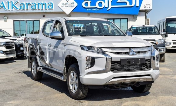 Sayi Imported Mitsubishi L200 White Mota in Import - Dubai a Agadez Sayi Imported Mitsubishi L200 White Mota in Import - Dubai a Agadez