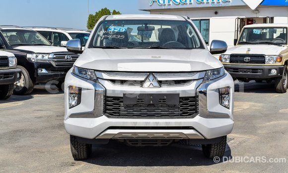 Sayi Imported Mitsubishi L200 White Mota in Import - Dubai a Agadez Sayi Imported Mitsubishi L200 White Mota in Import - Dubai a Agadez