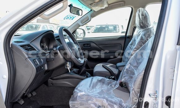 Sayi Imported Mitsubishi L200 White Mota in Import - Dubai a Agadez Sayi Imported Mitsubishi L200 White Mota in Import - Dubai a Agadez