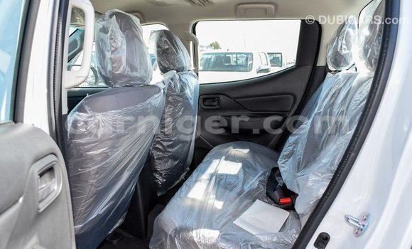 Sayi Imported Mitsubishi L200 White Mota in Import - Dubai a Agadez Sayi Imported Mitsubishi L200 White Mota in Import - Dubai a Agadez