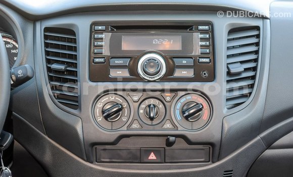 Sayi Imported Mitsubishi L200 White Mota in Import - Dubai a Agadez Sayi Imported Mitsubishi L200 White Mota in Import - Dubai a Agadez