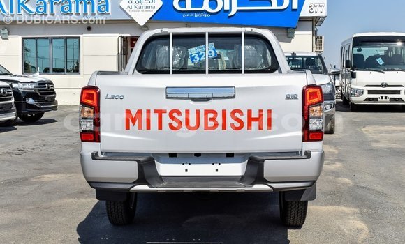 Sayi Imported Mitsubishi L200 White Mota in Import - Dubai a Agadez Sayi Imported Mitsubishi L200 White Mota in Import - Dubai a Agadez
