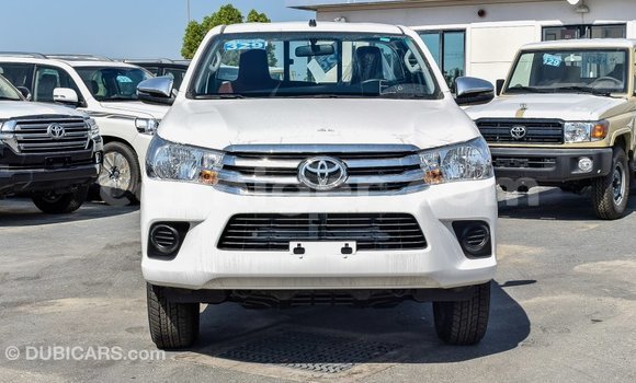Sayi Imported Toyota Hilux White Mota in Import - Dubai a Agadez Sayi Imported Toyota Hilux White Mota in Import - Dubai a Agadez