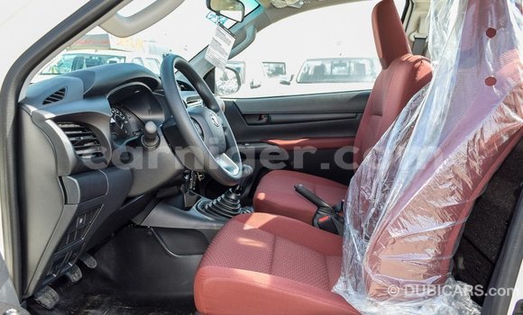 Sayi Imported Toyota Hilux White Mota in Import - Dubai a Agadez Sayi Imported Toyota Hilux White Mota in Import - Dubai a Agadez
