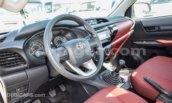 Sayi Imported Toyota Hilux White Mota in Import - Dubai a Agadez Sayi Imported Toyota Hilux White Mota in Import - Dubai a Agadez