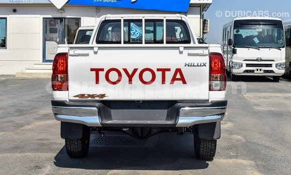 Sayi Imported Toyota Hilux White Mota in Import - Dubai a Agadez Sayi Imported Toyota Hilux White Mota in Import - Dubai a Agadez