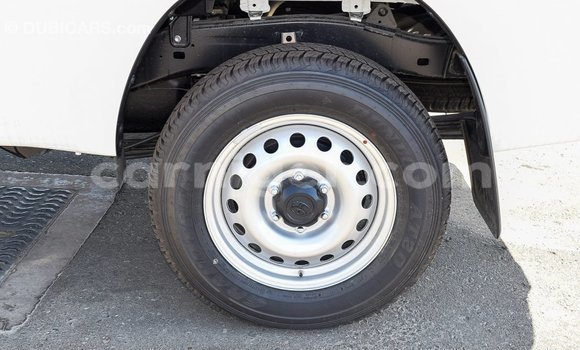 Sayi Imported Toyota Hilux White Mota in Import - Dubai a Agadez Sayi Imported Toyota Hilux White Mota in Import - Dubai a Agadez