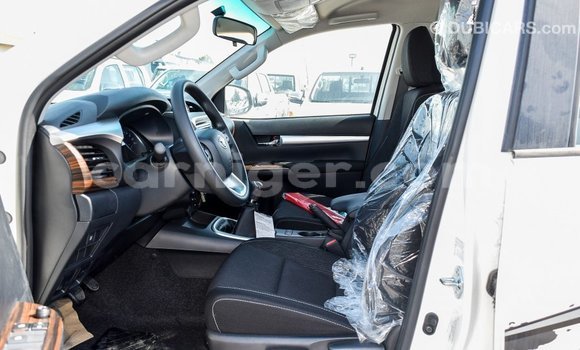 Sayi Imported Toyota Hilux White Mota in Import - Dubai a Agadez Sayi Imported Toyota Hilux White Mota in Import - Dubai a Agadez