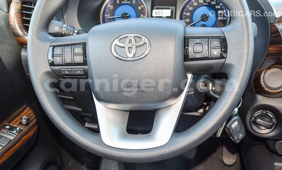 Sayi Imported Toyota Hilux White Mota in Import - Dubai a Agadez Sayi Imported Toyota Hilux White Mota in Import - Dubai a Agadez