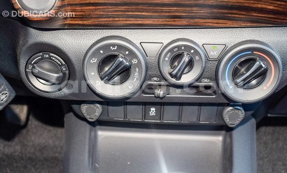 Sayi Imported Toyota Hilux White Mota in Import - Dubai a Agadez Sayi Imported Toyota Hilux White Mota in Import - Dubai a Agadez