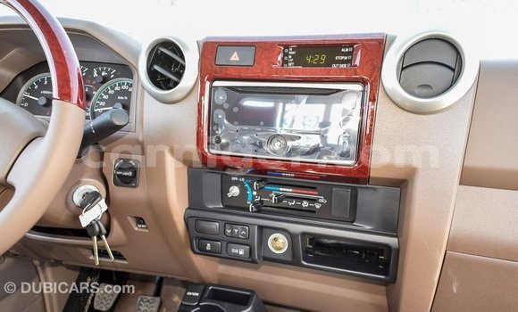 Sayi Imported Toyota Land Cruiser Beige Babbar mota in Import - Dubai a Agadez Sayi Imported Toyota Land Cruiser Beige Babbar mota in Import - Dubai a Agadez