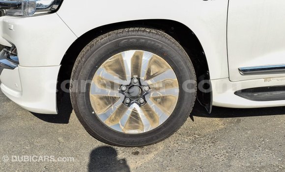 Sayi Imported Toyota Land Cruiser White Babbar mota in Import - Dubai a Agadez Sayi Imported Toyota Land Cruiser White Babbar mota in Import - Dubai a Agadez