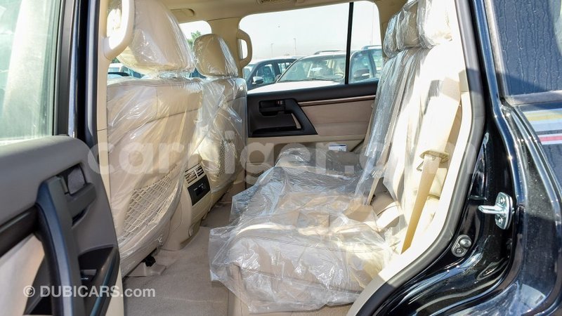 Big with watermark toyota land cruiser agadez import dubai 5597