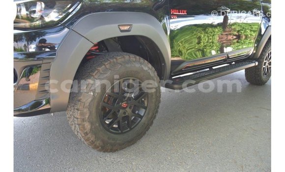 Sayi Imported Toyota Hilux Black Mota in Import - Dubai a Agadez Sayi Imported Toyota Hilux Black Mota in Import - Dubai a Agadez