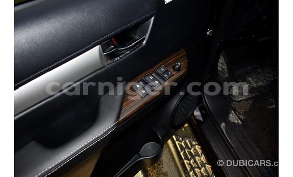Sayi Imported Toyota Hilux Black Mota in Import - Dubai a Agadez Sayi Imported Toyota Hilux Black Mota in Import - Dubai a Agadez