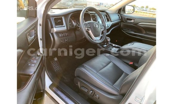 Buy Import Toyota Highlander White Car in Import - Dubai in Agadez Buy Import Toyota Highlander White Car in Import - Dubai in Agadez