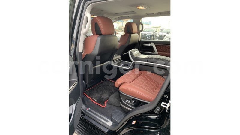 Big with watermark toyota land cruiser agadez import dubai 5614