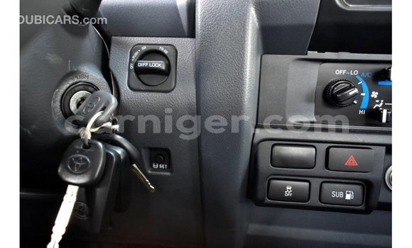 Sayi Imported Toyota Land Cruiser Red Babbar mota in Import - Dubai a Agadez Sayi Imported Toyota Land Cruiser Red Babbar mota in Import - Dubai a Agadez