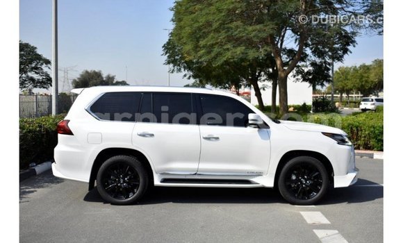 Sayi Imported Lexus LX White Mota in Import - Dubai a Agadez Sayi Imported Lexus LX White Mota in Import - Dubai a Agadez