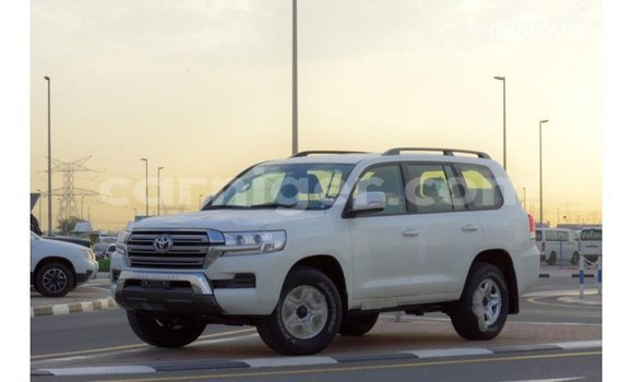 Sayi Imported Toyota Land Cruiser White Babbar mota in Import - Dubai a Agadez Sayi Imported Toyota Land Cruiser White Babbar mota in Import - Dubai a Agadez