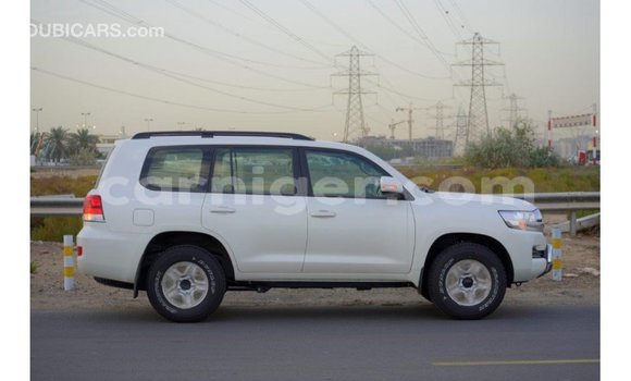 Sayi Imported Toyota Land Cruiser White Babbar mota in Import - Dubai a Agadez Sayi Imported Toyota Land Cruiser White Babbar mota in Import - Dubai a Agadez