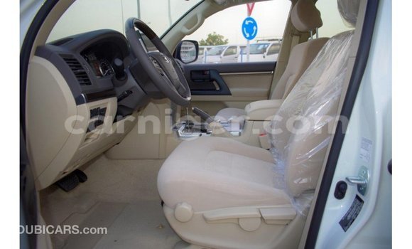 Sayi Imported Toyota Land Cruiser White Babbar mota in Import - Dubai a Agadez Sayi Imported Toyota Land Cruiser White Babbar mota in Import - Dubai a Agadez