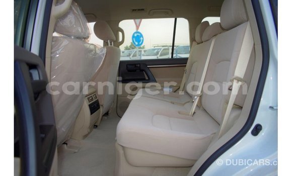 Sayi Imported Toyota Land Cruiser White Babbar mota in Import - Dubai a Agadez Sayi Imported Toyota Land Cruiser White Babbar mota in Import - Dubai a Agadez