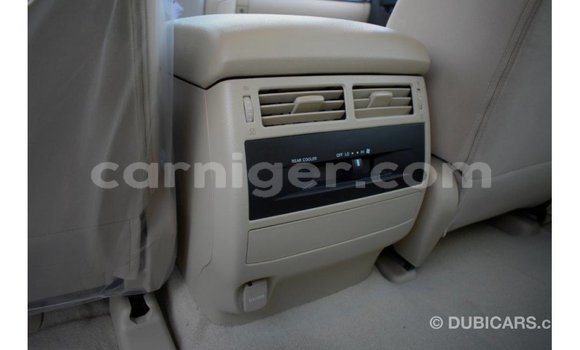 Sayi Imported Toyota Land Cruiser White Babbar mota in Import - Dubai a Agadez Sayi Imported Toyota Land Cruiser White Babbar mota in Import - Dubai a Agadez