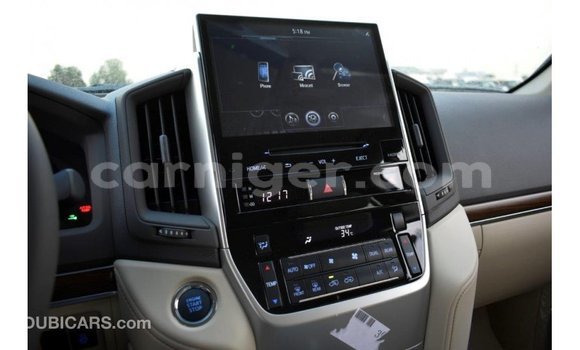 Sayi Imported Toyota Land Cruiser White Babbar mota in Import - Dubai a Agadez Sayi Imported Toyota Land Cruiser White Babbar mota in Import - Dubai a Agadez