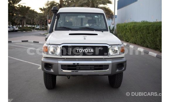 Sayi Imported Toyota Land Cruiser White Babbar mota in Import - Dubai a Agadez Sayi Imported Toyota Land Cruiser White Babbar mota in Import - Dubai a Agadez