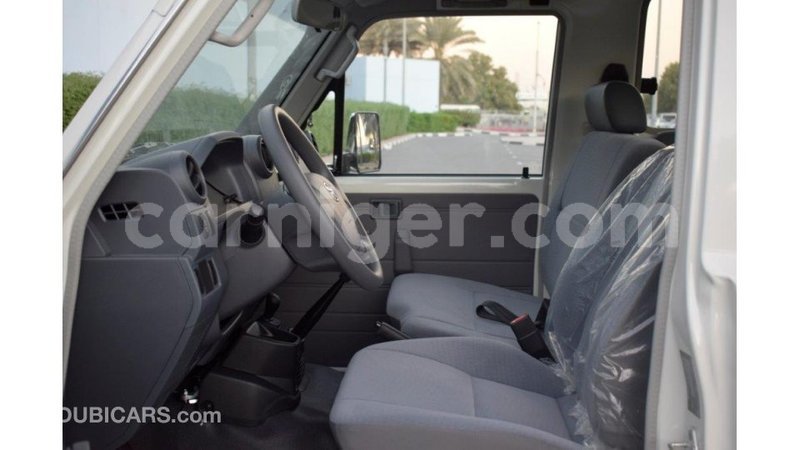 Big with watermark toyota land cruiser agadez import dubai 5635