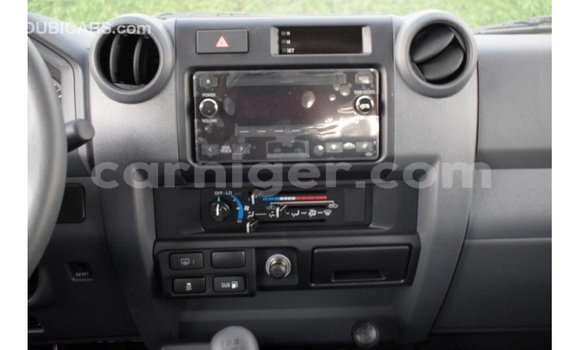 Sayi Imported Toyota Land Cruiser White Babbar mota in Import - Dubai a Agadez Sayi Imported Toyota Land Cruiser White Babbar mota in Import - Dubai a Agadez