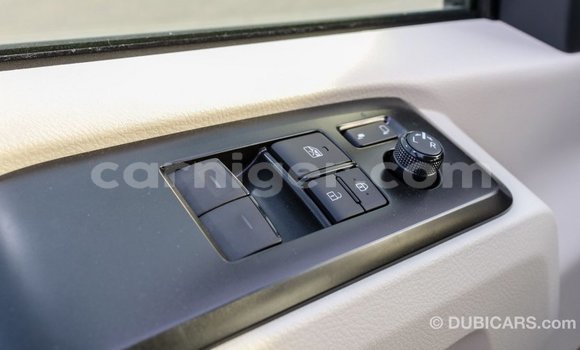 Acheter Import Voiture Toyota Hiace Blanc à Import - Dubai, Agadez Acheter Import Voiture Toyota Hiace Blanc à Import - Dubai, Agadez
