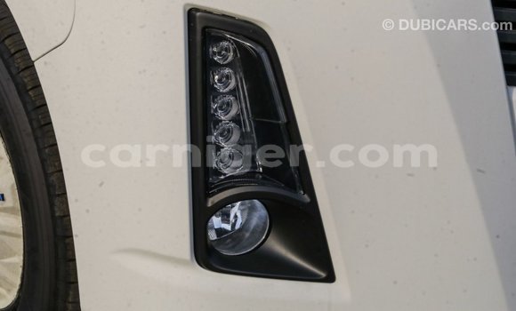 Acheter Import Voiture Toyota Hiace Blanc à Import - Dubai, Agadez Acheter Import Voiture Toyota Hiace Blanc à Import - Dubai, Agadez