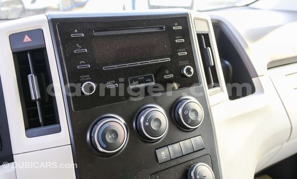 Acheter Import Voiture Toyota Hiace Blanc à Import - Dubai, Agadez Acheter Import Voiture Toyota Hiace Blanc à Import - Dubai, Agadez