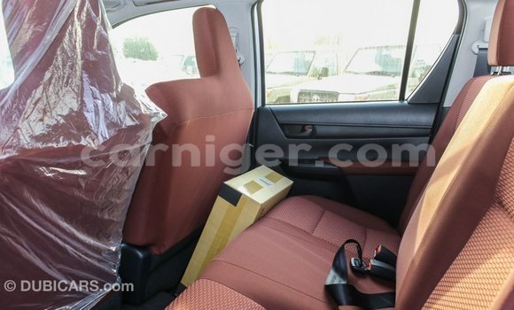 Acheter Import Voiture Toyota Hilux Blanc à Import - Dubai, Agadez Acheter Import Voiture Toyota Hilux Blanc à Import - Dubai, Agadez