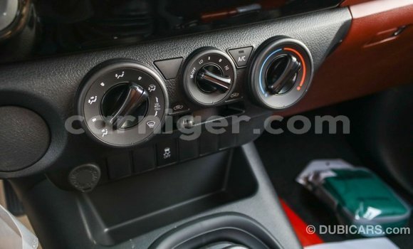 Acheter Import Voiture Toyota Hilux Blanc à Import - Dubai, Agadez Acheter Import Voiture Toyota Hilux Blanc à Import - Dubai, Agadez