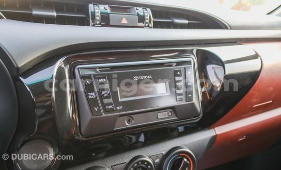 Acheter Import Voiture Toyota Hilux Blanc à Import - Dubai, Agadez Acheter Import Voiture Toyota Hilux Blanc à Import - Dubai, Agadez